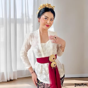 Elegant and Modern White Silk Kebaya Top,Bali Kebaya,Balinese Dress,Kebaya Bali,Bali Blouse,Balinese Kebaya,Kebaya Vintage,Kebaya Indonesia