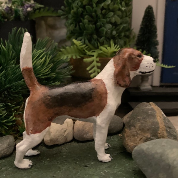 Artisan Dollhouse Dog, American Fox Hound, Hand Painted Vintage Pewter Figurine, 1:12