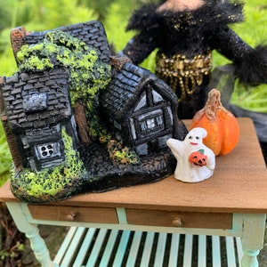 Dollhouse Hand Painted Haunted House with Ghost and Artist Sculpted Pumpkin, Halloween Decorations, Miniature, 1:12