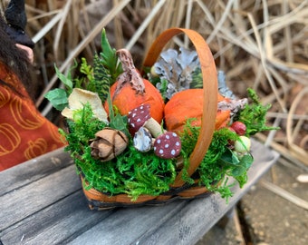 Panier d'automne de maison de poupée fait à la main, récolte, citrouilles, Halloween, sculpture artisanale, 1:12 ou 6