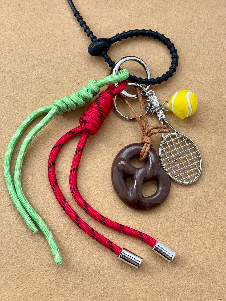 SATTCHI バッグチャーム・キーチェーン Knot Tennis Bag Charm Tennis Bag Charm – Handmade Racket & Ball Keychain With