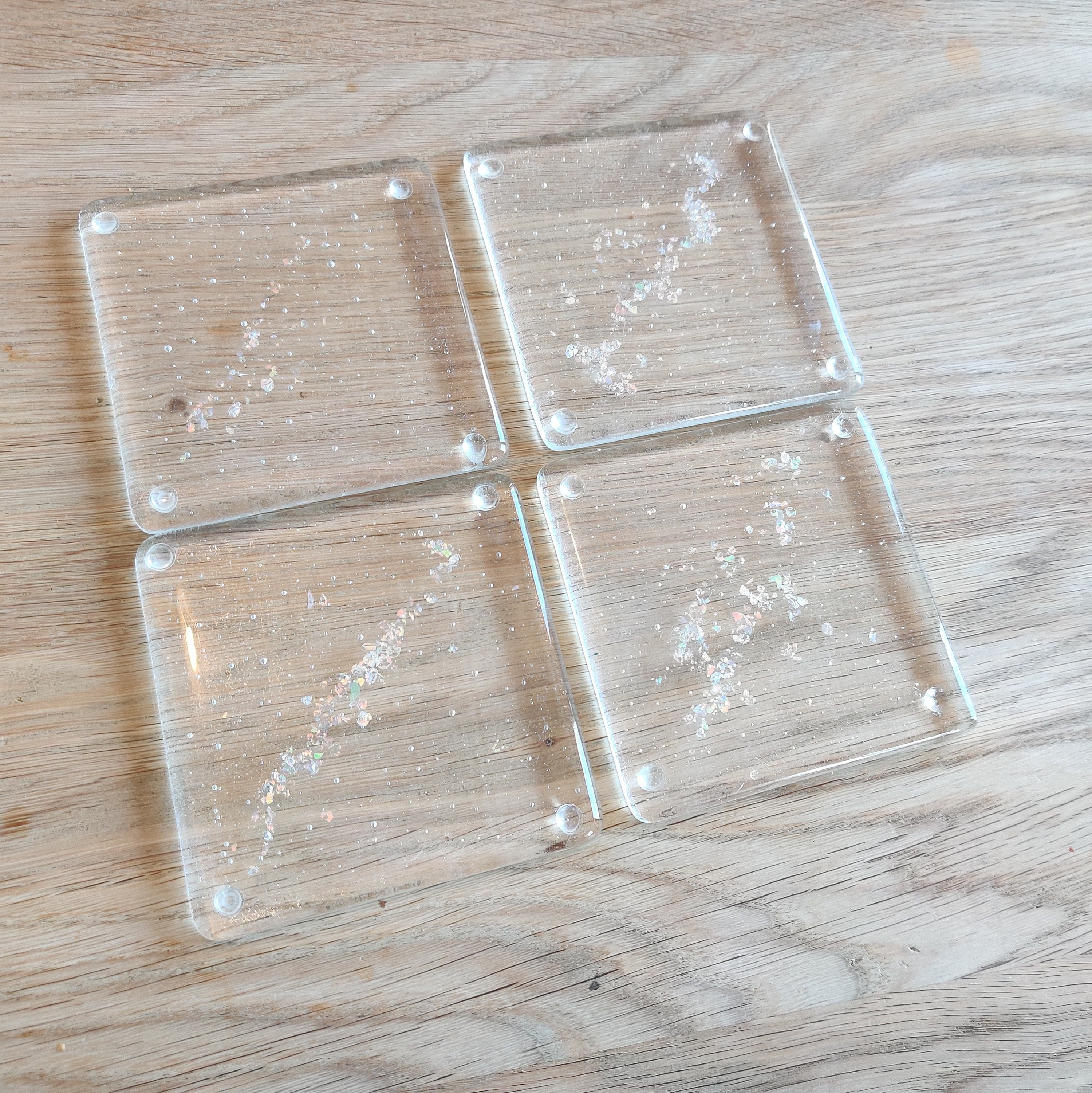 Set di 4 sottobicchieri moderni in cristallo e specchio, con brillantini schiacciati, 10 x 10 cm