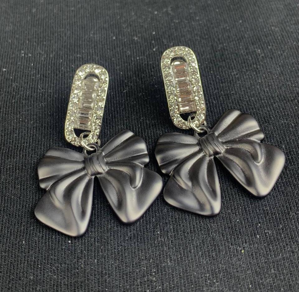 【お洒落で上品★】MIU MIU イヤリング MiuMiu(ミュウミュウ) イヤリング(レディース) - 海外通販のBUYMA