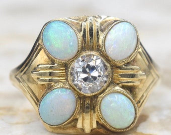 Anillo antiguo de oro de 14k con ópalo y diamante talla antigua, c. 1910