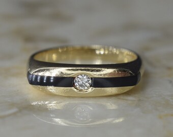 Vintage 14k Gold Ring with Diamond and Onyx Inlay