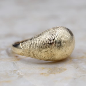 Vintage 14k Gold Textured Dome Ring c.1970s