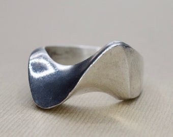 Vintage Modernist Mexican Silver Wave Ring c.1970s