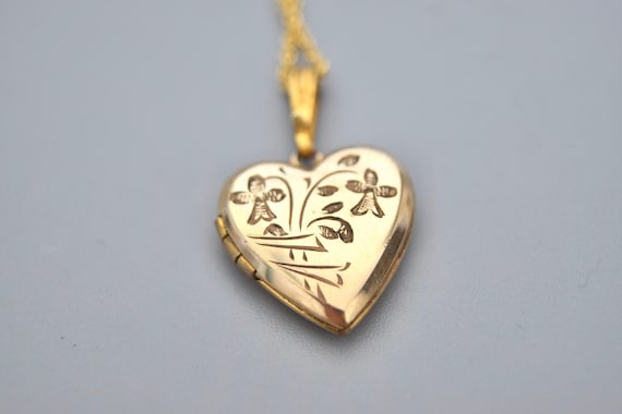Vintage Locket / Small Heart Locket c.1940s