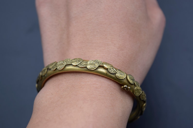 Vintage Signed SANDOR Hinged Bangle Bracelet