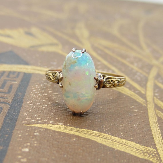Antique 18k Gold Jelly Opal Ring c.1900