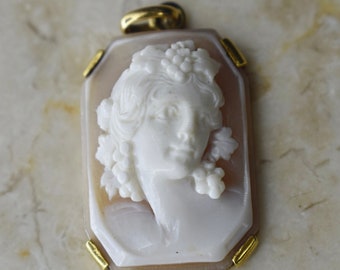 Vintage 18k Gold Carved Shell Cameo Depicting Greek Goddess of Wine c.1970s