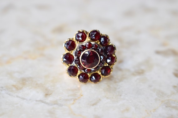 Antique Victorian 12k Gold Garnet Cluster Ring - image 1