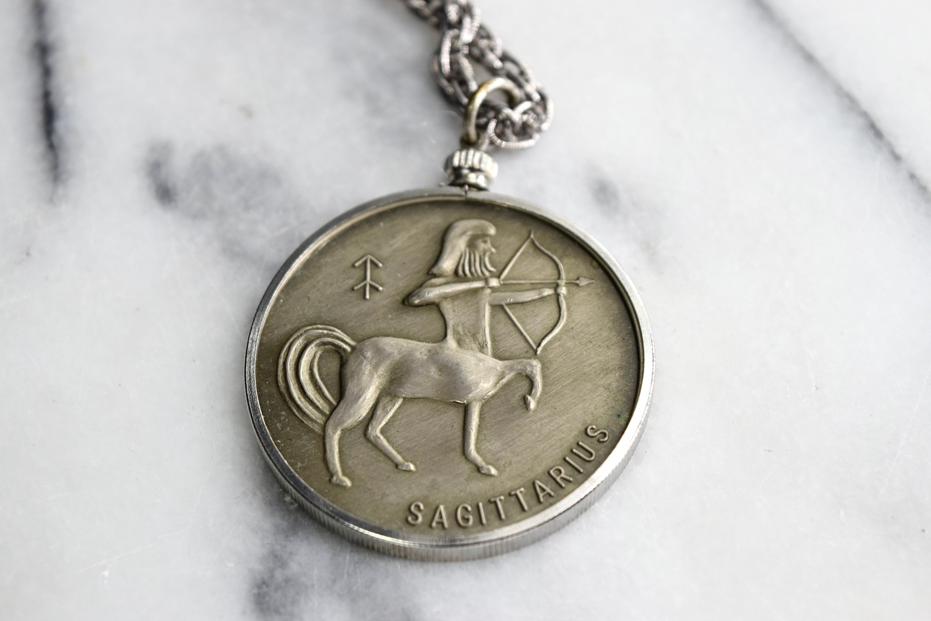 Pendentif Zodiacal Sagittaire En Or 18K Vintage - Italie Années 60 - Occasion Porté