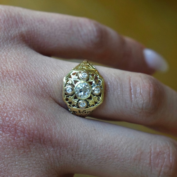 Bague ancienne en or 18 carats en filigrane avec diamants taille