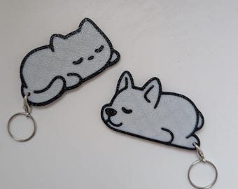 Conjunto de llaveros impresos en 3D con diseño de gato y perro durmiendo, accesorio para bolso con diseño de animal kawaii.