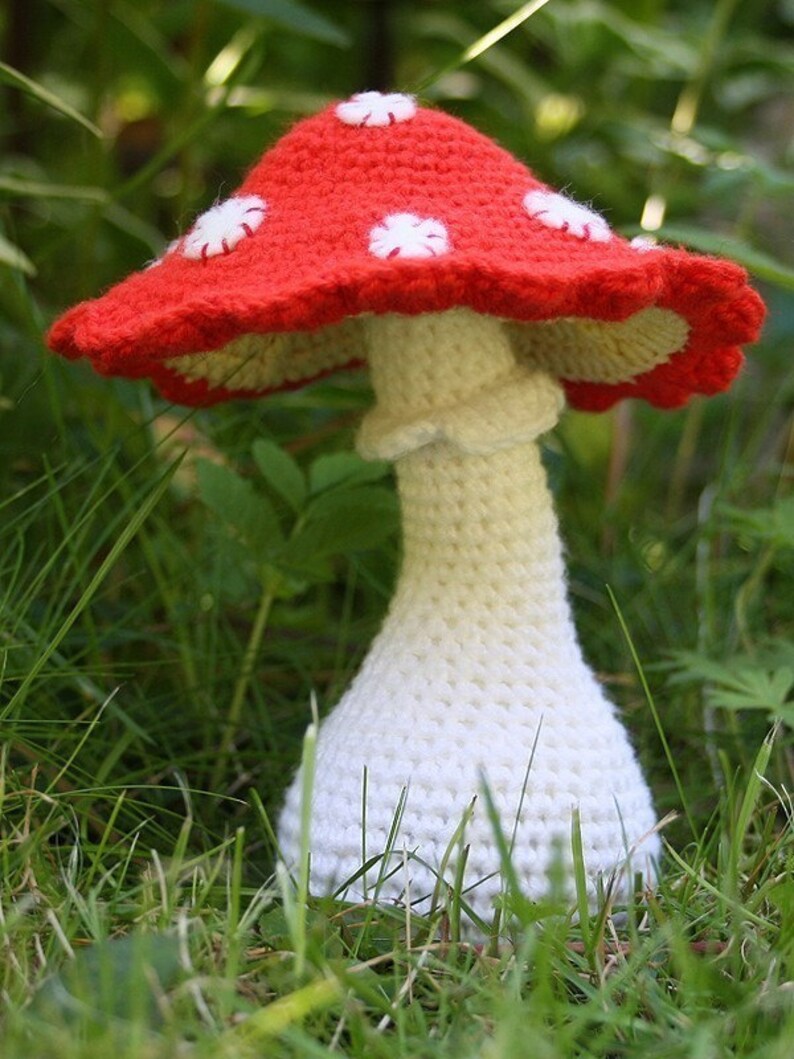 Mushroom crochet pattern Toadstool x1, PDF in English, Deutsch, Dutch image 3