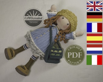 Può includere: Schema all'uncinetto per una bambola con un vestito blu, capelli castani e una borsa verde. Lo schema è disponibile per il download in PDF. L'immagine include anche il testo "CROCHET PDF PATTERN".