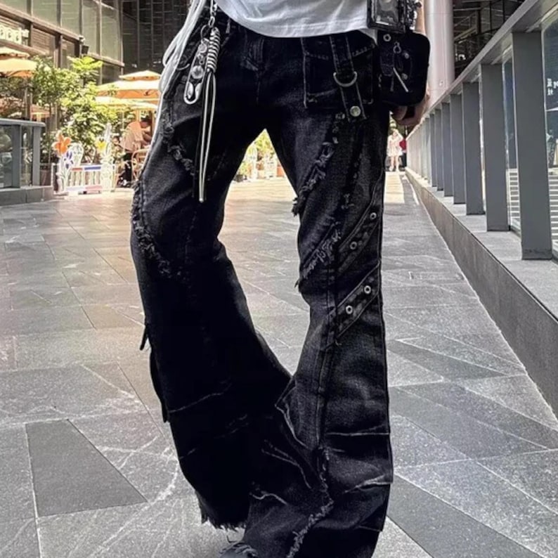 Women's Baggy Cargo Pants | Patchwork Denim Trouser Jeans | Streetwear Vintage Y2k Outfits

Model wearing baggy patchwork cargo denim pants with wide legs and grunge streetwear styling.
