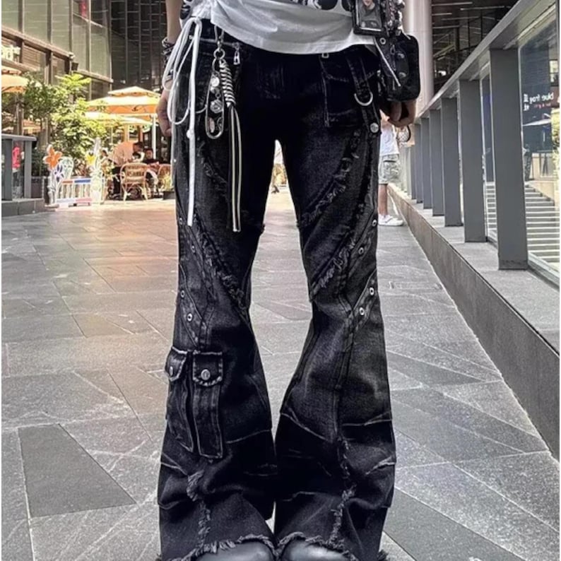 Women's Baggy Cargo Pants | Patchwork Denim Trouser Jeans | Streetwear Vintage Y2k Outfits

Model wearing baggy patchwork cargo denim pants with wide legs and grunge streetwear styling.