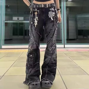 Women's Baggy Cargo Pants | Patchwork Denim Trouser Jeans | Streetwear Vintage Y2k Outfits

Model wearing baggy patchwork cargo denim pants with wide legs and grunge streetwear styling.