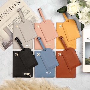 Gepersonaliseerde paspoorthouder bagagelabelset, aangepaste paspoorthoes, initialen vegan lederen paspoorthoes, reissetcadeaus, huwelijksreiscadeaus.