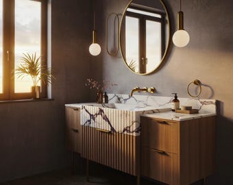 Könnte beinhalten: Ein modernes Badezimmer-Waschbecken mit Marmorplatte und integriertem Waschbecken. Der Waschtisch verfügt über Holzschränke, goldfarbene Armaturen und einen runden Spiegel. Zwei Pendelleuchten hängen über dem Waschbecken.