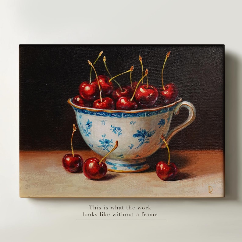 Puede incluir: Pintura al &oacute;leo de una taza de t&eacute; llena de cerezas maduras. La taza de t&eacute; es blanca con dibujos florales azules. Varias cerezas est&aacute;n esparcidas alrededor de la taza. El texto en la parte inferior dice: "As&iacute; es como se ve la obra sin marco."