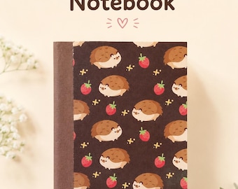 Cuaderno de bolsillo con diseño de erizo hecho a mano / Cuaderno con diseño de fresas y bosque