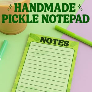 Bloco de notas de picles feito à mão: presente de papelaria com padrão verde divertido