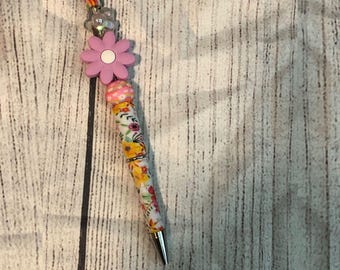Caneta com miçangas de flores – Presente floral personalizado