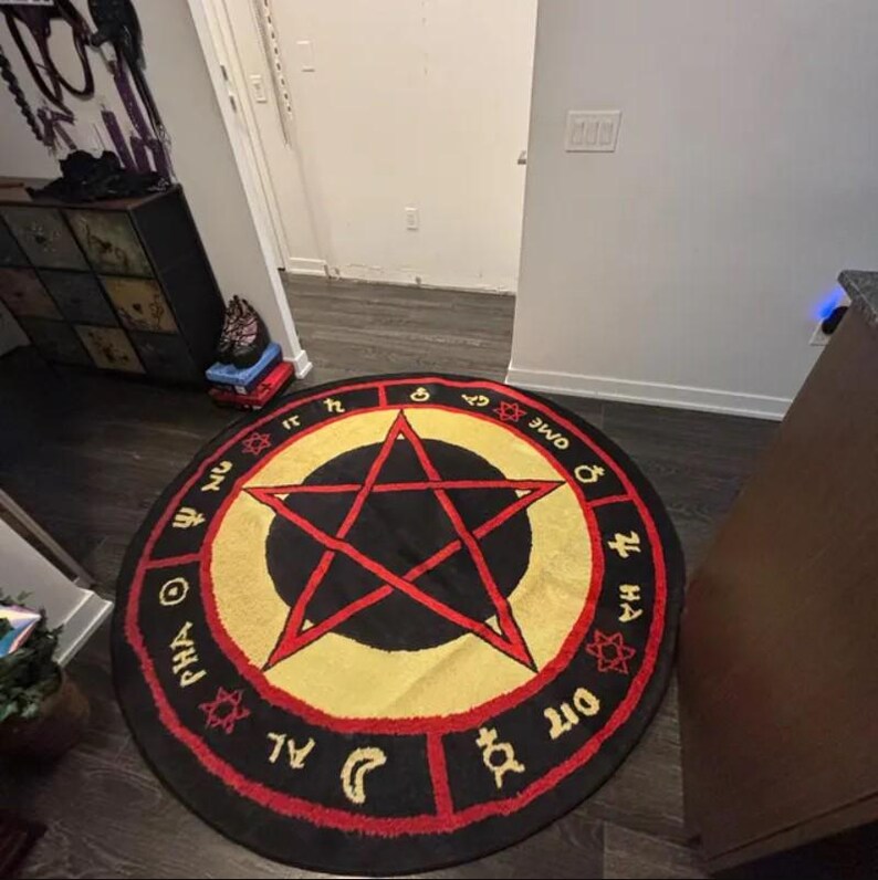 Pentagram Rug Design The Love Witch, Pentagram Rug, Gothic Decor, Witchy Room Mat, Occult ...