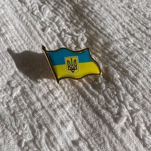 Ukrainian flag Ukrainian Lapel Pin Metal Gold Color badge Ukrainian Gift Ukraine