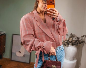 Upgecycelter Wollblazer, kurz geschnitten, rosa kariert, René Lezard, Schleifenärmel, einzigartige Vintage-Jacke
