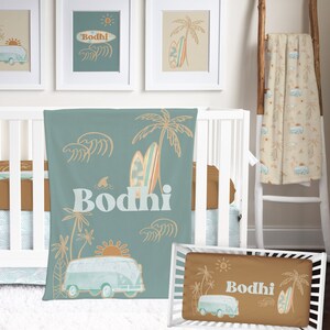 Baby-Bettwäsche-Set für Jungen, Boho Surfer Kinderzimmer Dekor, Baby-Dusche-Geschenk, Ocean-Baby-Bettwäsche, Boho Jungen-Kinderzimmer, Krippe- Blatt, Wandkunst