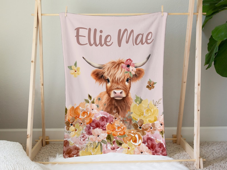 Kuh-Babydecke, personalisiertes Baby-Mädchen-Geschenk, Highland Cow-Kinderzimmerdekoration, Babyparty-Geschenk, Kinderdecke, Minky, Fleece, Sherpa, Herbstblumen Bild 1