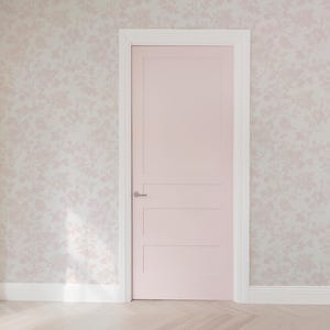 Roze Peel-and-Stick-behang: Grandmillennial kinderkamerdecoratie