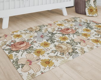 Alfombra infantil vintage con estampado floral: decoración bohemia natural en chenilla.