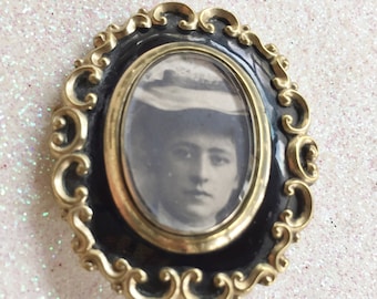 Victorian Mourning Photo Brooch