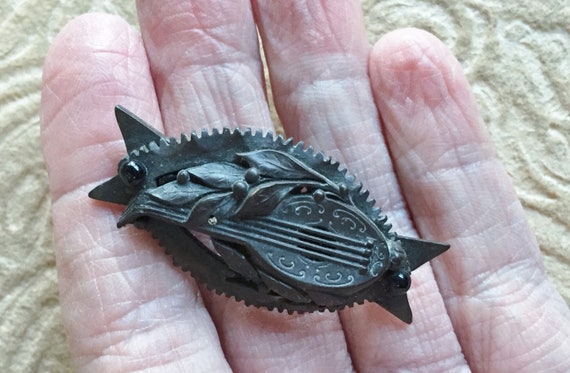 Victorian Mourning Brooch Mandolin or Mandolina - image 2