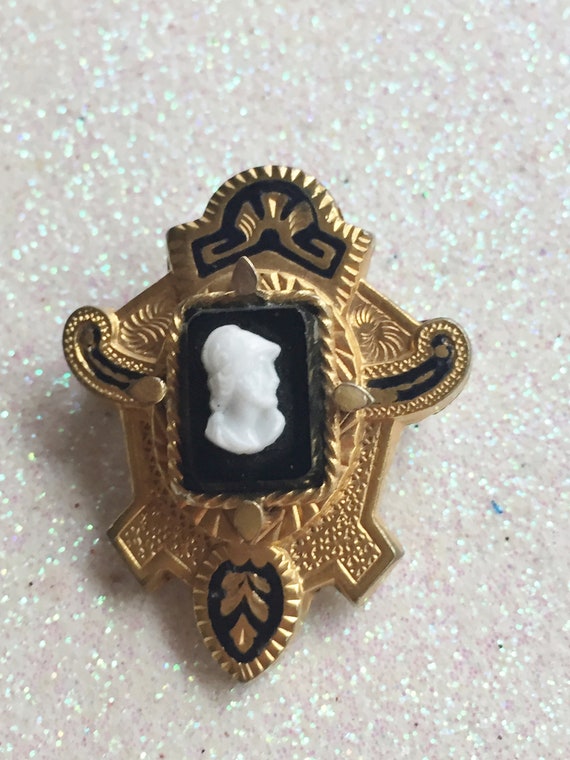 Victorian Revival Cameo Brooch - image 2