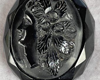 Victorian Cameo Brooch Whitby Jet Left Facing