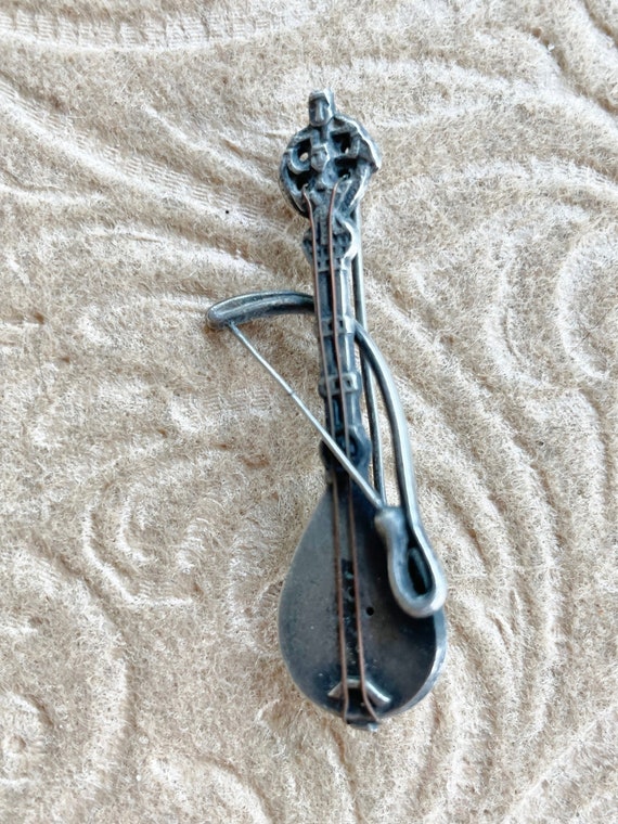 Victorian Gadulka Silver Brooch Gem