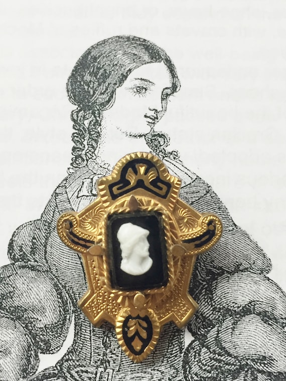 Victorian Revival Cameo Brooch - image 6