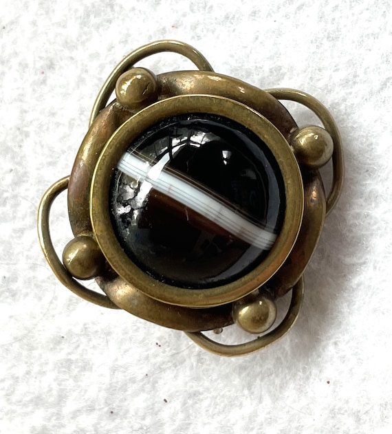 Victorian Brooch Scottish Banded Agate