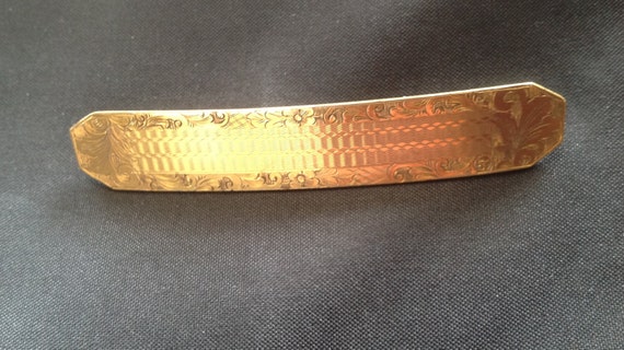 Victorian Gold Etched Bar Brooch - image 4