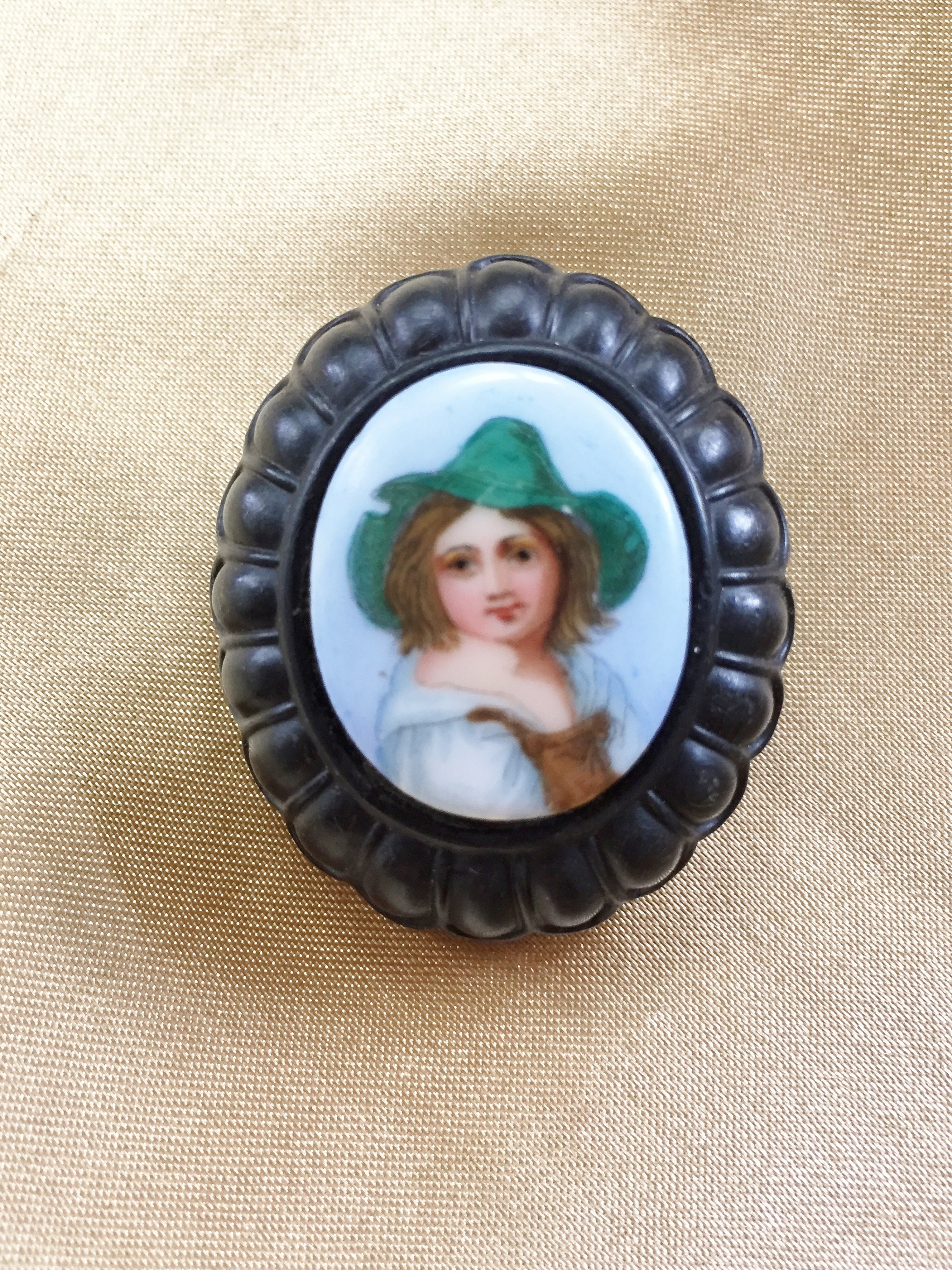 Broche Ancienne Pour Chapeau - Écusson Du Tyrol Vert Avec Pampille, Argent & Émail (Réf. 512)