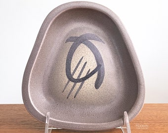Abstract Modernist Small Pottery Dish In Style of Sheldon Gants or Sascha Brastoff 6" // Condition: Small flake to underside of bowl