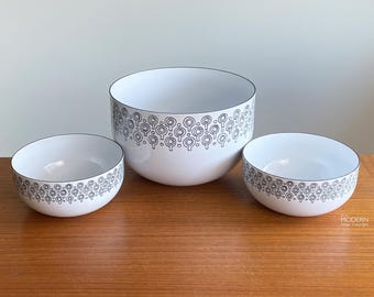 VEFA Epicure Merrill Ames Lollipop White Enamel 1 Large 2 Smaller Bowls MCM Germany // Condition: A few nicks,scratches,flakes