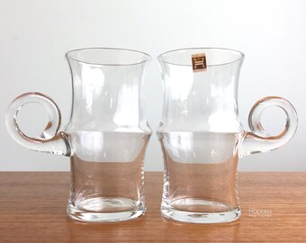 2 Hadeland Norway Willy Johansson Irish Coffee Loop Handle Glass Cups 4 1/2&quot; Tall // Condition: Box has some wear