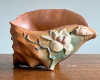 Roseville Magnolia Conch Shell Brown Peach Planter Vase No. 453-6 // Condition: Deposits from use ~ 1 fleabite to rim ~ Crazing, dirt